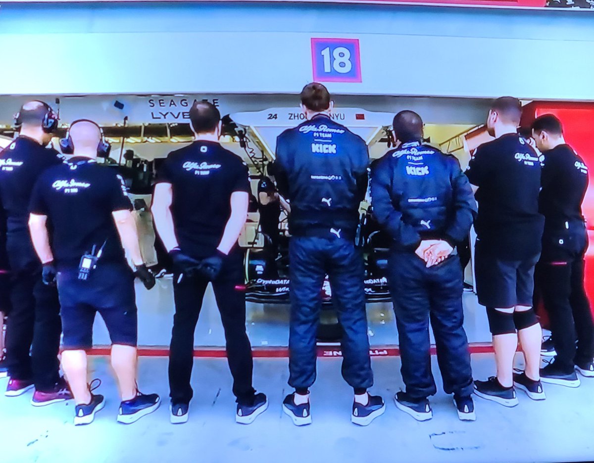 WiscoRacecarman's tweet photo. I like secrets, what's back there? #AlfaRomeo #F1 #supersecrets #nothingtoseehere https://t.co/nUDSmBNvo7