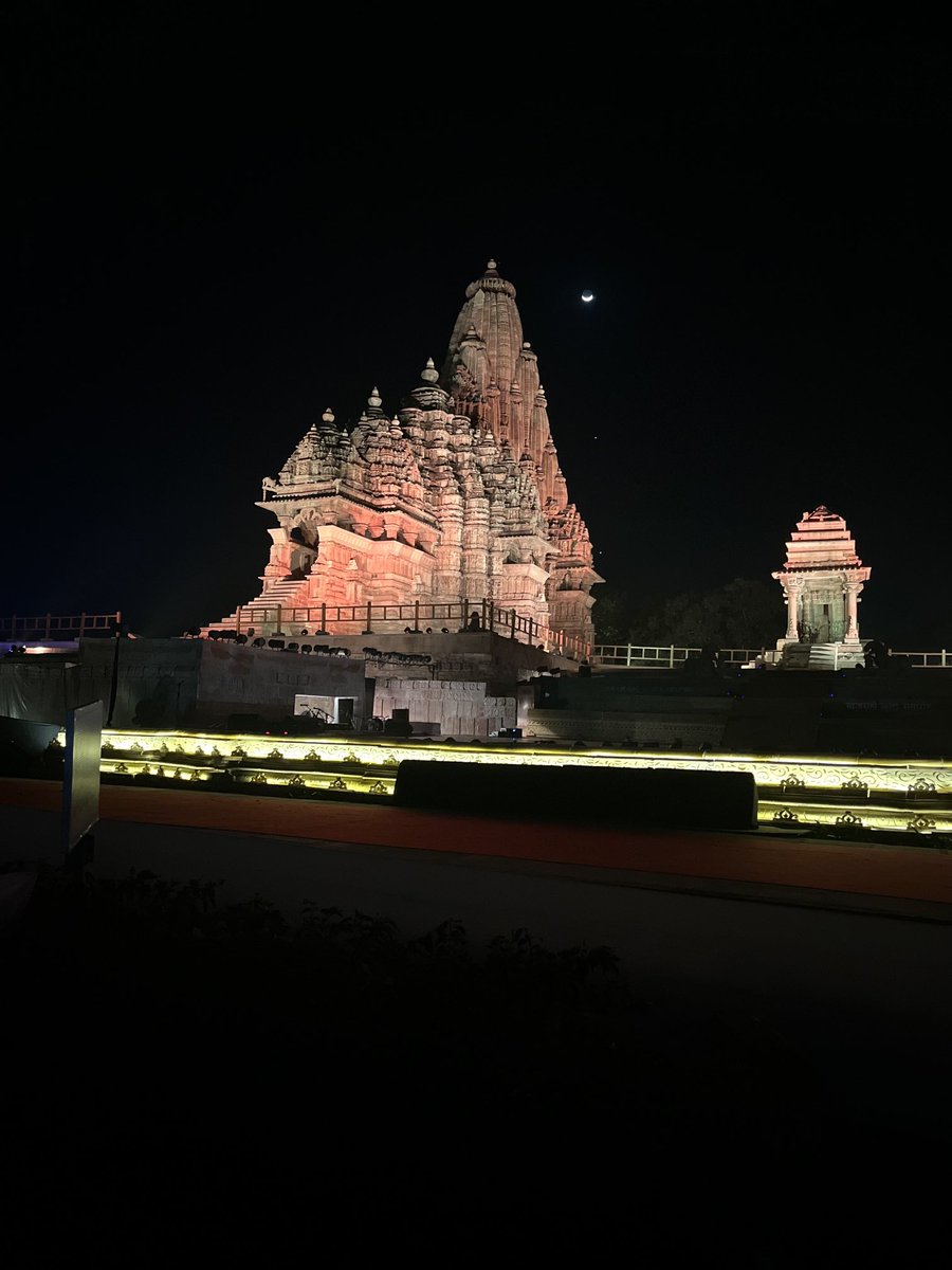 Moon meets Venus and Jupiter in perfect celestial harmony as Khajuraho hosts the 1st Culture Working Group G20 meeting.Spot them?!

#Vasaudaivakutumbakam 
#G20india 
#Khajurahodancefestival