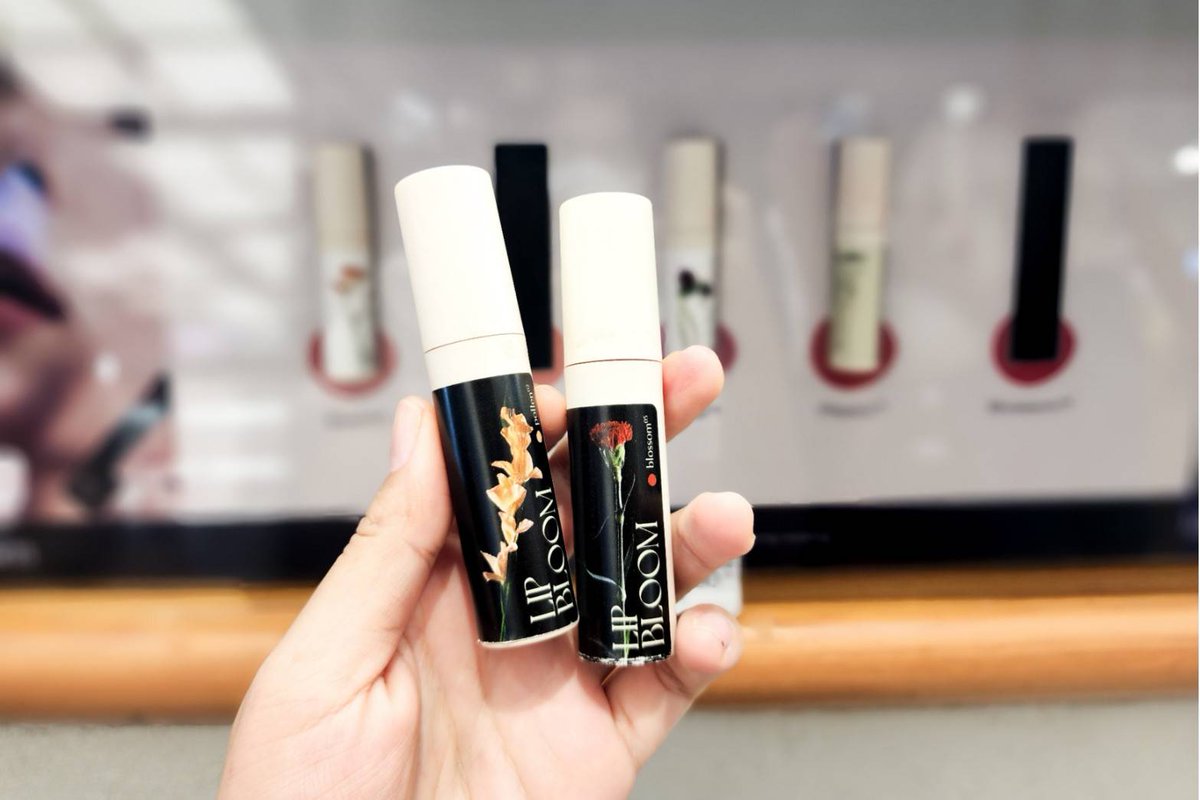 ChaliReviews's tweet photo. ไปสยามไม่แวะร้าน FIRSTER เหมือนไปไม่ถึง!! วันนี้เป็นวัน #LIPSTERDAY พอดีเลยย 😍 โปรปังมาก ซื้อลิป 2 แท่ง ลดเพิ่ม 15% แล้วยังมี Voucher 500 ไว้กลับมาช็อปเพิ่มอี๊กกก คุ้มกว่านี้ไม่มีอีกแล้วว รีบมาช็อปกันนน 🛒🛍 #โปรดีบอกต่อ https://t.co/tVNYS6tt8F