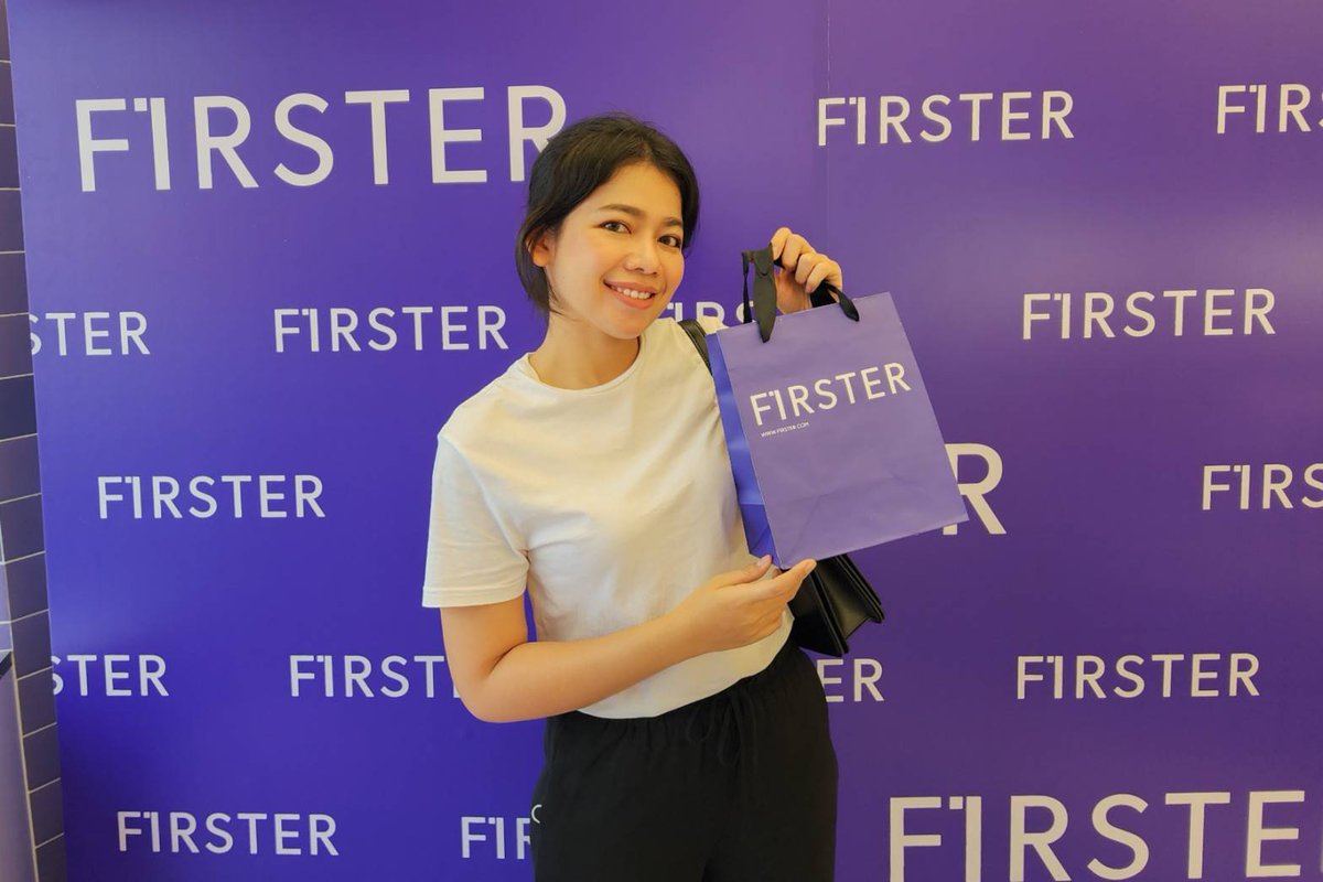 ChaliReviews's tweet photo. ไปสยามไม่แวะร้าน FIRSTER เหมือนไปไม่ถึง!! วันนี้เป็นวัน #LIPSTERDAY พอดีเลยย 😍 โปรปังมาก ซื้อลิป 2 แท่ง ลดเพิ่ม 15% แล้วยังมี Voucher 500 ไว้กลับมาช็อปเพิ่มอี๊กกก คุ้มกว่านี้ไม่มีอีกแล้วว รีบมาช็อปกันนน 🛒🛍 #โปรดีบอกต่อ https://t.co/tVNYS6tt8F