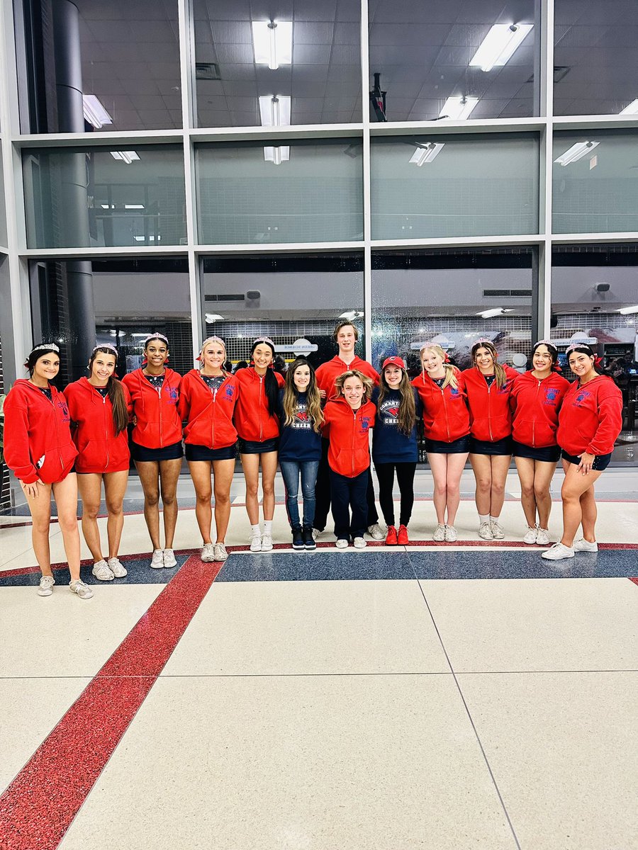 We loved cheering on our bball team and celebrating our 12 spectacular seniors at regionals‼️😻🫶 We are proud of you Cougs 🐾