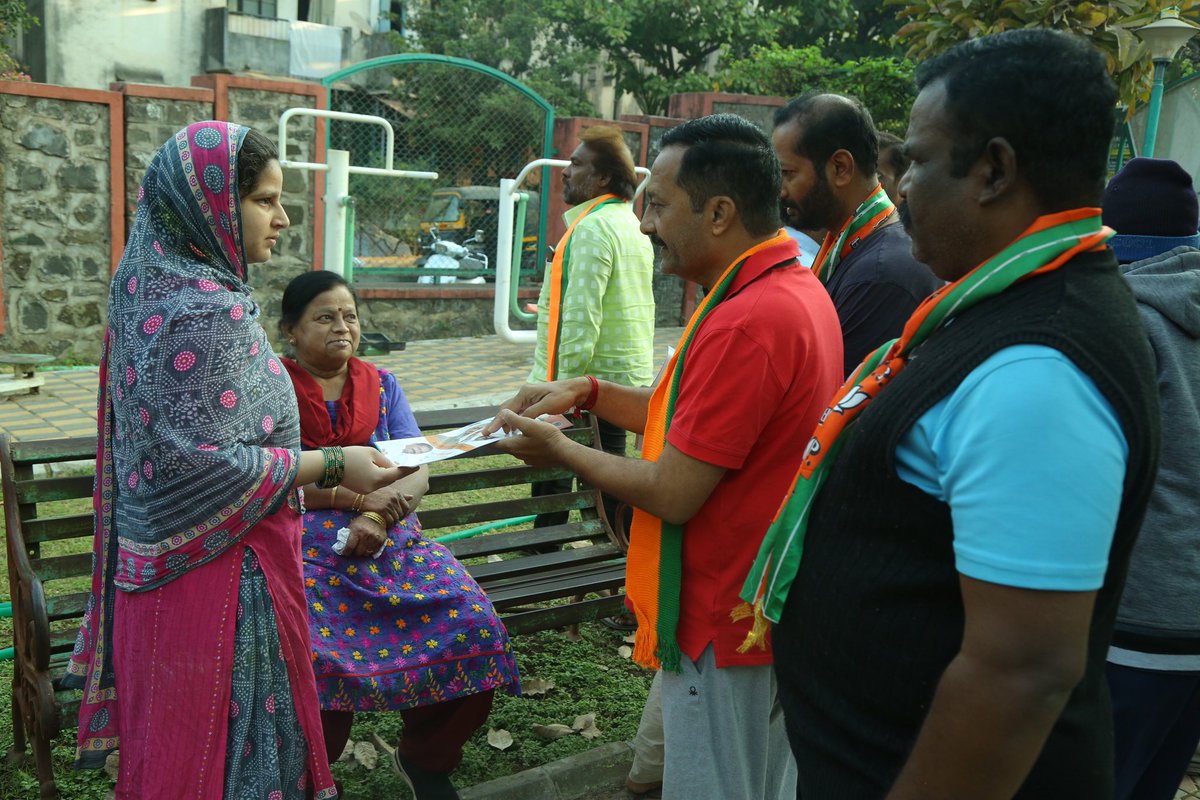 उद्यान्यांचं शहर अशीही ओळख असलेल्या आपल्या पुण्यात उद्याने विकसित करणे आणि त्याची देखभाल करणे यासाठी भारतीय जनता पार्टीने विशेष प्रयत्न केले. अशाच काही उद्यानांमध्ये मॉर्निंग वॉकसाठी आलेल्या मतदार बंधु-भगिनींशी भाजपाला मतदान करण्याचे आवाहन केले.

#BJP4Kasba #Rasne4Kasba