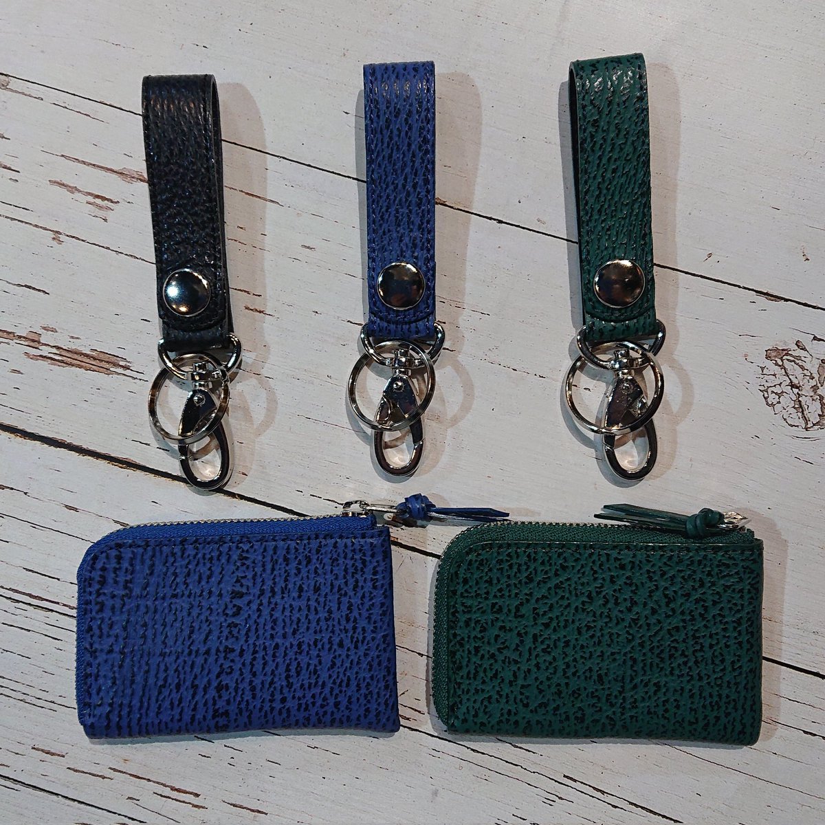 sharkskesennuma's tweet image. こんにちは😊
欠品していたカラーが入荷しました。

【サメ革ループキーホルダー】
【サメ革パスケース(小物入れ)】

◇オンラインショップ
sharksjapan.shopselect.net

#サメ革 #sharkskin #シャークス #気仙沼