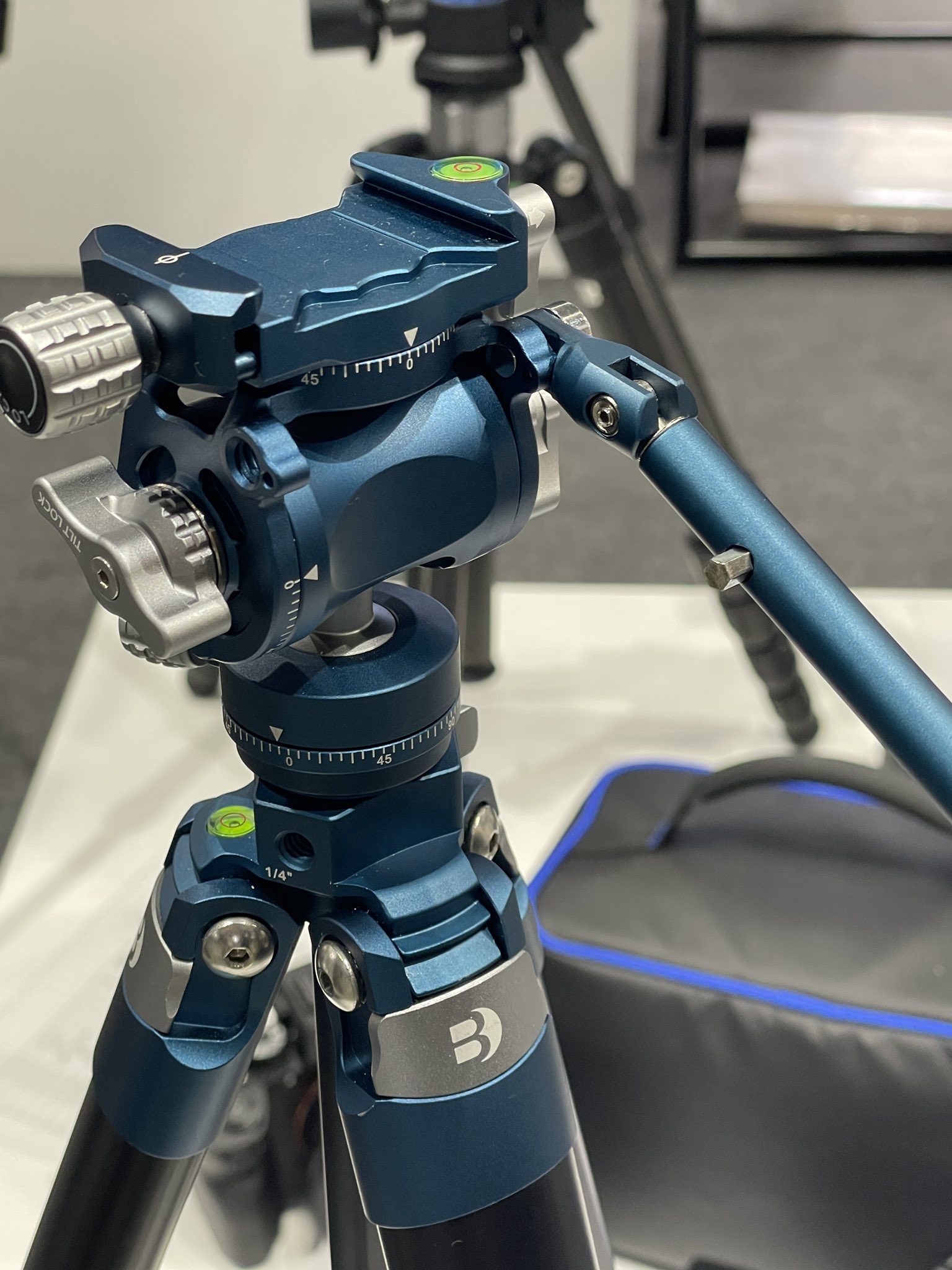 ラッピング対象外 BENRO カーボン三脚 フラット三脚 C3190T | www