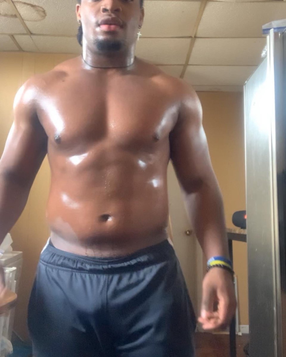 __danknee's tweet photo. Want to transform your body Link in my bio follow me on Instagram posting ���🏾how I did it there 🫶🏾💪🏾🥀#fitnessjourney #gymtransformation #dailymotivation https://t.co/l6P4VWtrUp