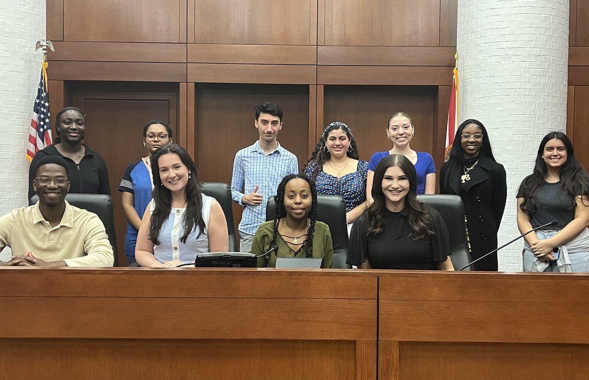 DeanB_FSULaw's tweet photo. Introduced my mentees to these four amazing oral advocates from our award-winning #FSULaw Moot Court and Trial teams. Thank you to Khamisi, Savannah, Jayla & Camille! π’βοΈ #BryanHall https://t.co/M8aL38CiKR