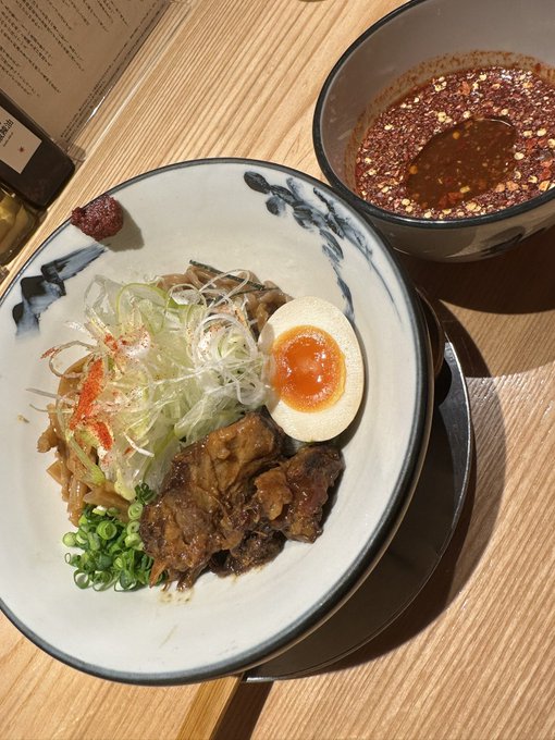 蕎麦かアジフライ食べたいって思ってたはずなんですけどね 