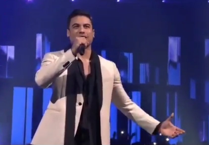 Maby_13's tweet photo. "No me quiero ilusionar, ni volver a tropezar, como acostumbro"...🎤🎵🎶
Cuando se juntan 2 #tiposbellos y #talentosos sale este temón
#YoNoFumo
@montanertwiter
@_CarlosRivera https://t.co/gGB1TTGOJj