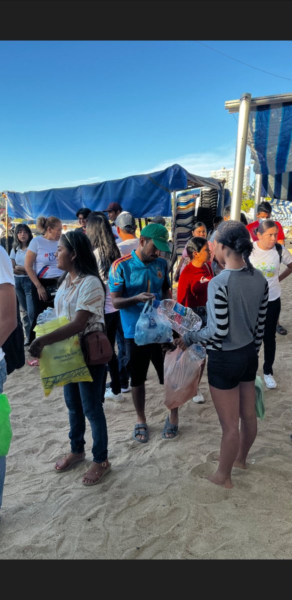 ecoceac's tweet photo. 🧵 1/3
Hoy, nunto a la @SEMARENgro, iniciamos las actividades 2023 en el territorio guerrerense, con un #ECORESCATE en Playa Caleta 🏖, donde recuperamos: https://t.co/IIKOXWPGG2