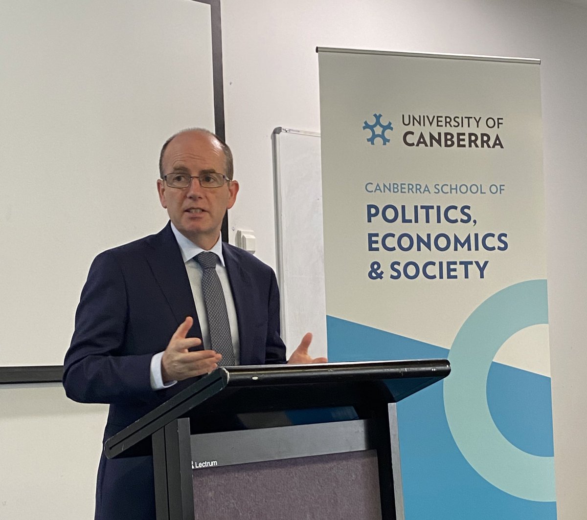 jrpickering's tweet photo. We were fortunate to host a visit today from the Secretary General of Ireland’s Department of Foreign Affairs, Joe Hackett, who gave a great talk and engaged with some very switched-on questions from our students @UniCanberra https://t.co/FgQiZuhT21