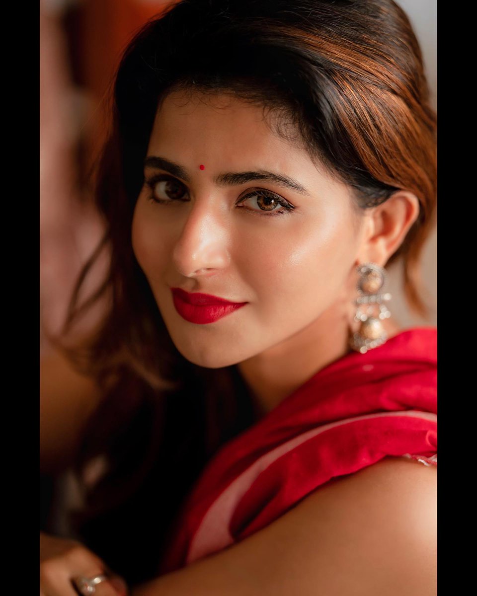 TeluguTrack's tweet photo. @Ishmenon 😍😘 beautiful looks ♥️
#IswaryaMenon https://t.co/EPJpocydx8