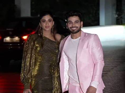 kajalrato's tweet photo. Who is the most trending Couple of #BiggBoss16 ?

🔁 RT-#ShivRit    
❤️ Likes -#PriyAnkit  

#PriyankaChaharChoudhary #ShivThakare #BB16   #BiggBoss16Finale #TejRan #Shehnaazgill  #SidharthShukla #ShivThakare #ShivKiSena  #AnkitGupta𓃵 https://t.co/SRz6PpZ9ZG