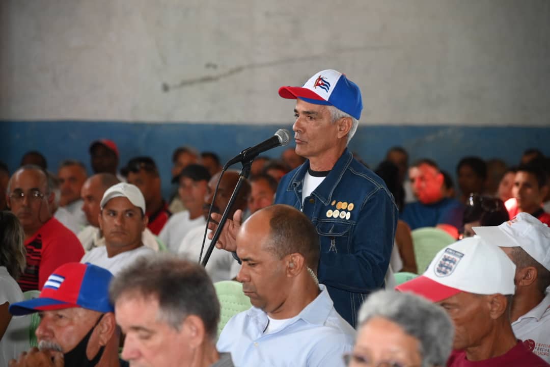 DiazCanelB's tweet photo. Terminamos ahora un día muy intenso en mi querida ciudad de Santa Clara. Hay mucha sabiduría en nuestra gente y estos encuentros nos motivan a seguir enfrentando todos los problemas. Altísimo reto tendrá la nueva Asamblea al representar a un pueblo tan digno. https://t.co/pOsYV07b0w