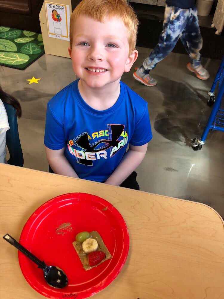 HandleyCTEClass's tweet image. We enjoyed making and eating a “stoplight snack.”