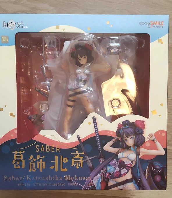 グッスマさんの北斎ちゃんのフィギュア届いたどこから見ても絵になるけれど、斜め45度の流し目の決まりっぷりが半端ないお嬢さんだ #FGO 