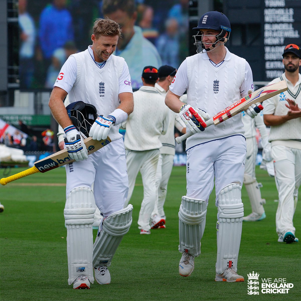 From 21/3 to 315/3 👏

<a href="/Harry_Brook_88/">Harry Brook</a> and <a href="/root66/">Joe Root</a> are from another planet 🤩

Scorecard: ms.spr.ly/60145d4lp

🇳🇿 #NZvENG 🏴󠁧󠁢󠁥󠁮󠁧󠁿