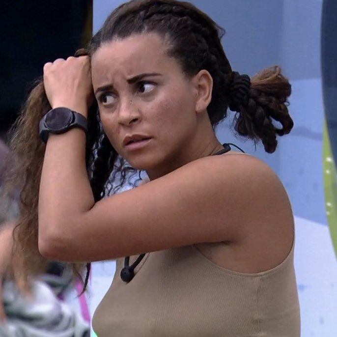 Dantinhas's tweet photo. Sapato: "Você acha que ele foi justo comigo, com Amandinha e Bruna?"

Domitila: "Se for pra analisar pela ótica da justiça, eu nunca fiz nada pra ninguém e não pra me por no Paredão. Não é um jogo de justiça. A vida real não é justa, em nenhum aspecto." 

#BBB23 https://t.co/D0H0E8pED0