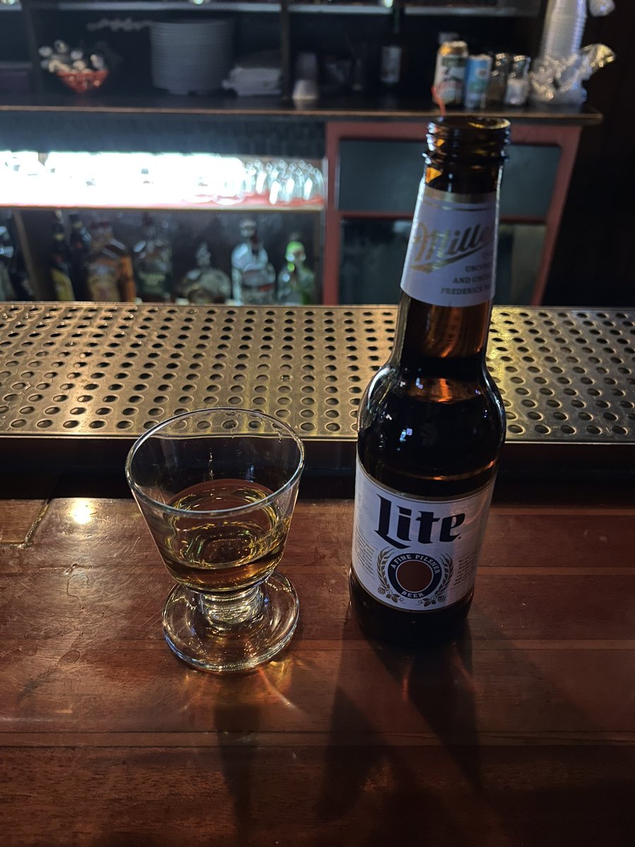 clubmoss_'s tweet photo. Name a better dive bar duo than a miller lite and a shot of jameson https://t.co/os6tPYt3aM