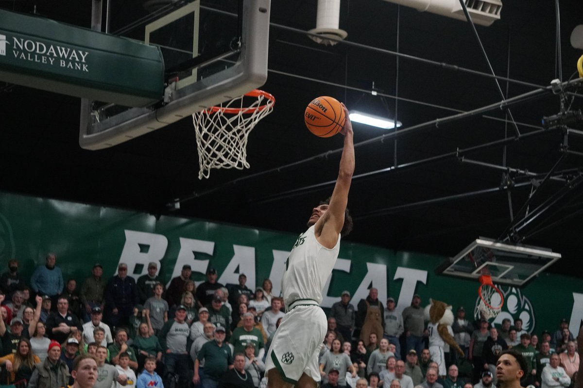 SportsMDF's tweet photo. "I turned to the guys on the bench &amp; I said, 'I thought he was sick?' I didn't know he was bringing that out. ... That was the nail in the coffin. I haven't heard Bearcat Arena that loud in a long time." ~@Luke_Waters24 on @Diego_Nate's dunk to seal @NWBearcatMBB's @TheMIAA title https://t.co/41r4tUuOoM