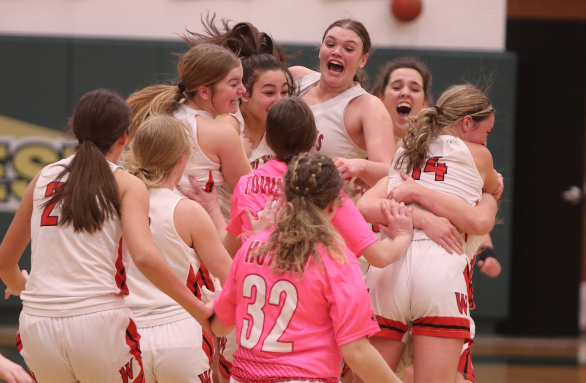 UnionSportsPage's tweet photo. The emotions of a regional final. Winfield-Mount Union girls battle back in the second half to earn their first trip to state since 1998. #iahsbkb https://t.co/PeSZwh865f