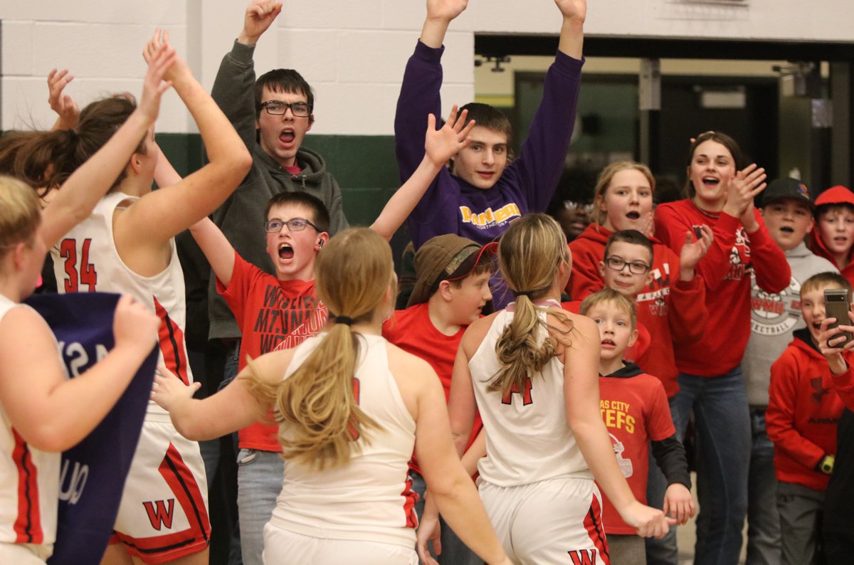 UnionSportsPage's tweet photo. The emotions of a regional final. Winfield-Mount Union girls battle back in the second half to earn their first trip to state since 1998. #iahsbkb https://t.co/PeSZwh865f