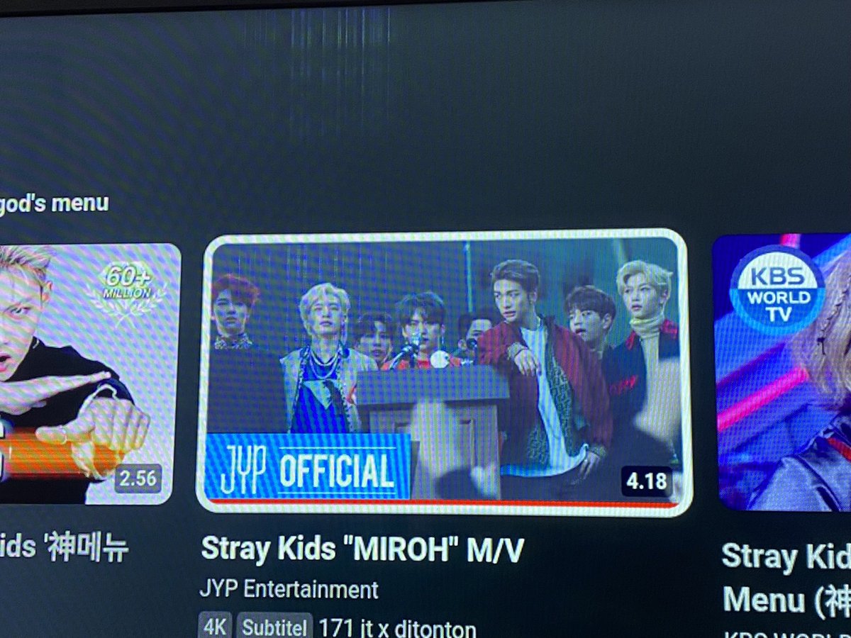 han_dyan's tweet photo. Gue mau cerita pengalaman gue pake MI TV dehh, ini gila banget sih ! Jadi tuh baru 9 bulan pemakaian, MI tv gue layarnya aneh gitu kaya ada garis garisnya, padahal penggunaan aman engga pernah kesenggol apa apa. Gue tanyain ke Call Centernya lah. https://t.co/y9rmAPeJzt