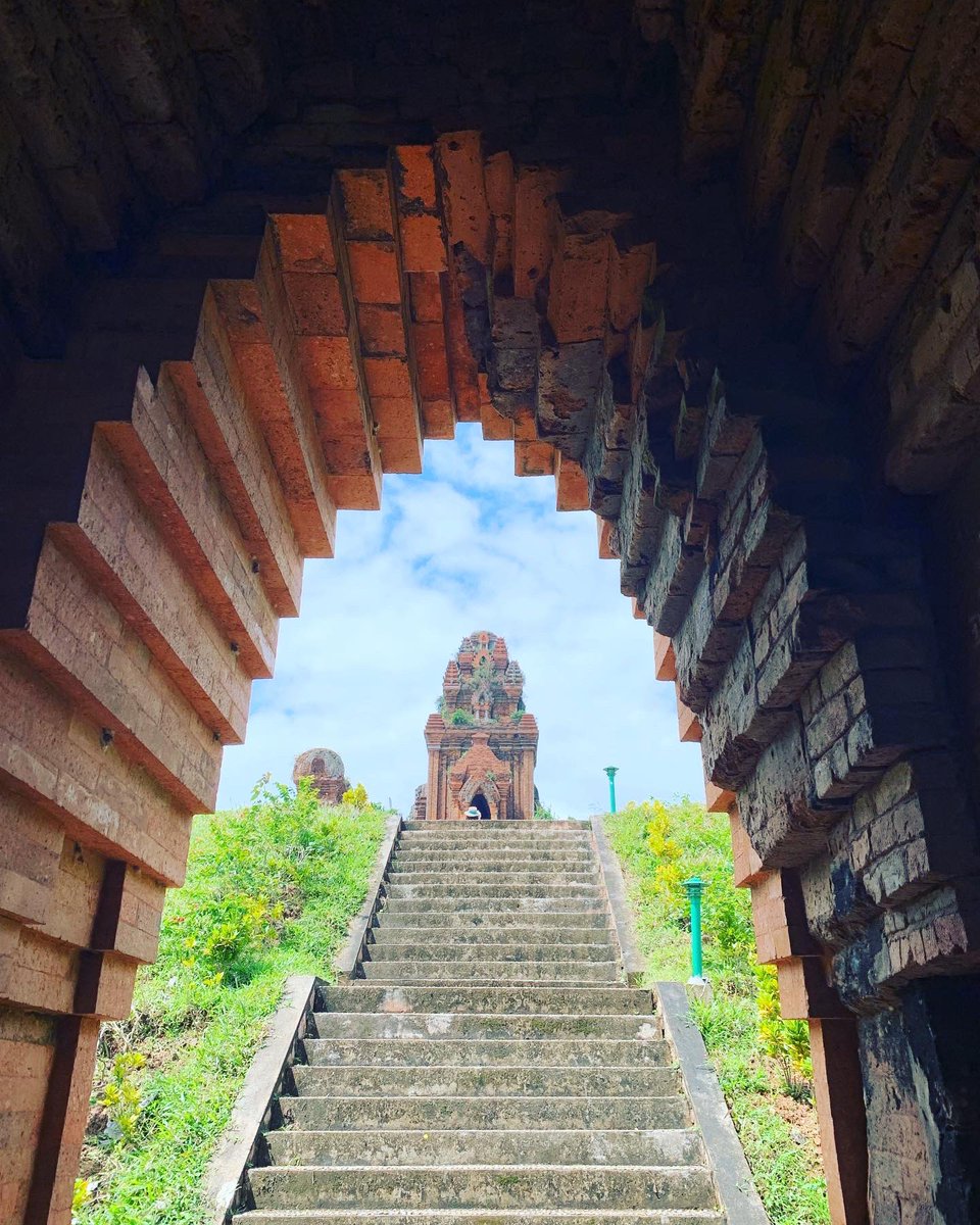 AsiaMaeve's tweet photo. The Cham Banh It Tower in Quy Nhon is spectacular. https://t.co/Gztmc66Wjv