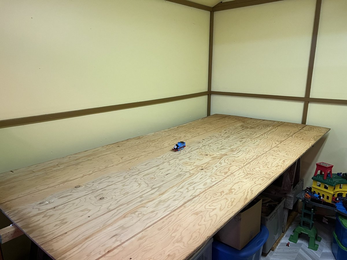 trackside06's tweet image. How can I make sky backdrop I need ideas. 
I also want ideas how to make sets. Grass, buildings, etc