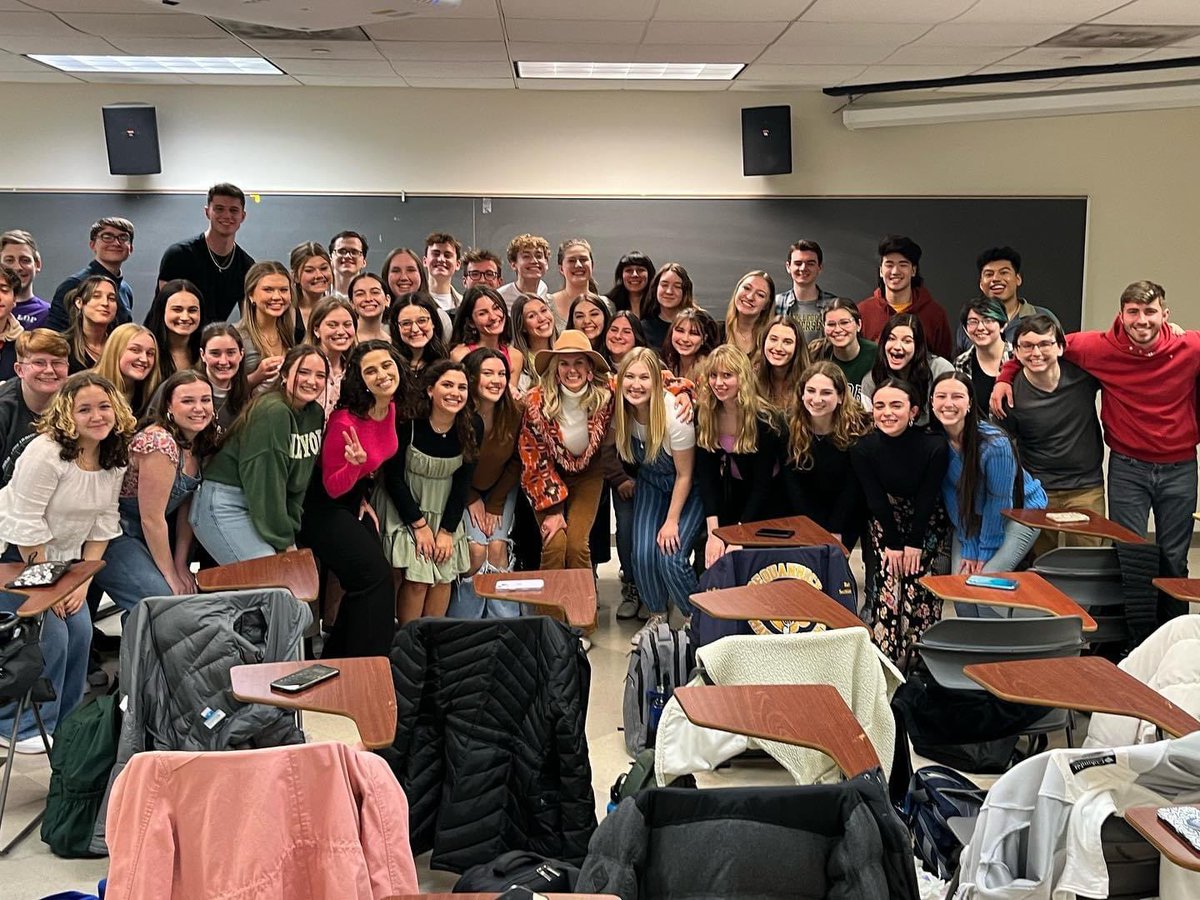 tmttweets's tweet photo. Beyond grateful that @LauraBellBundy stopped by and talked to our cast and pro staff of Legally Blonde!! We open next week! Get your tickets now!! https://t.co/iPAVMH6weK