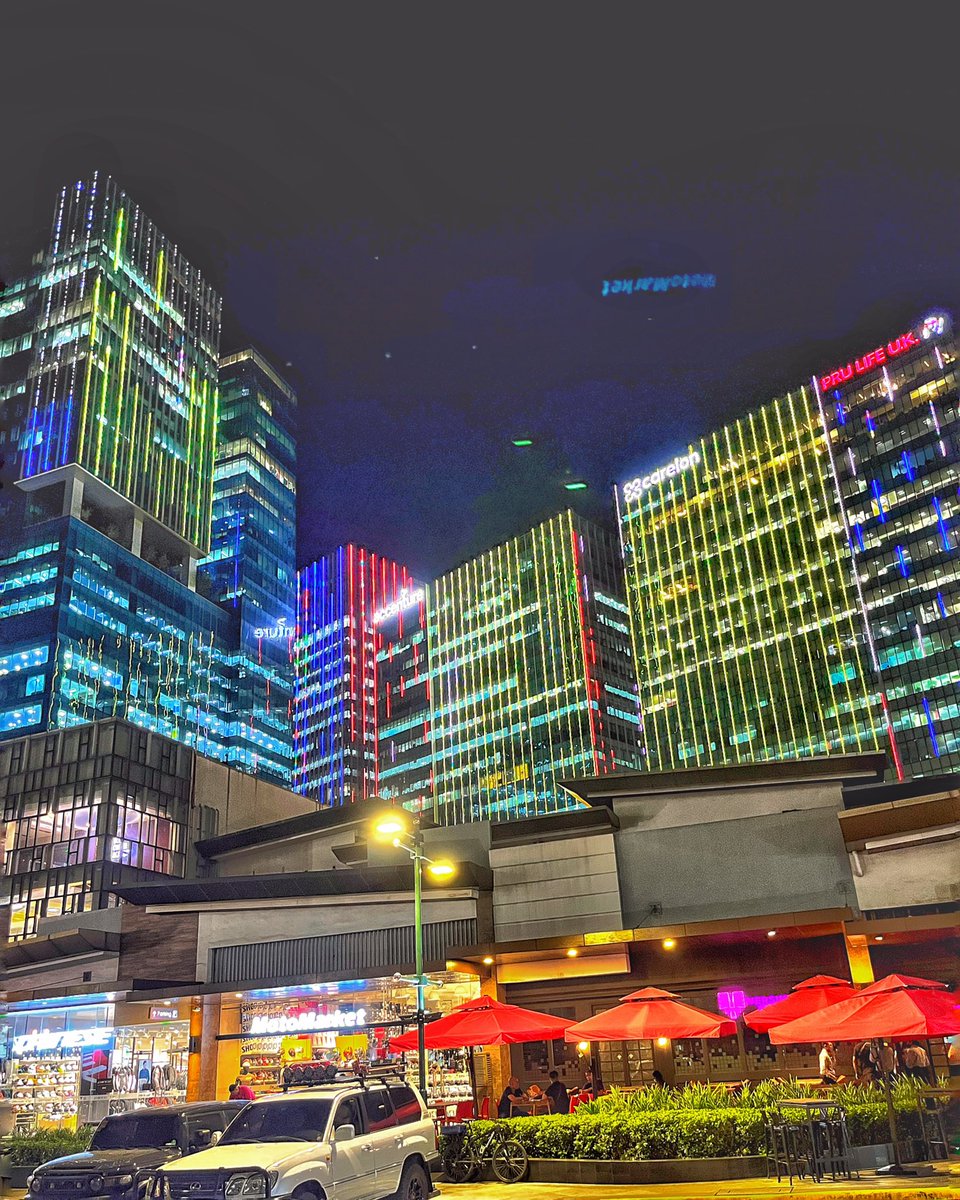trendhotspot's tweet photo. #BGC #UptownBGC at night #HappyWeekend everyone https://t.co/lXmD9O9ajn