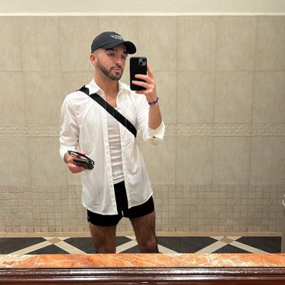 vinnie_aloi's tweet photo. #NewProfilePic can’t wait till it’s booty short szn in nyc https://t.co/hfjEpCWJln