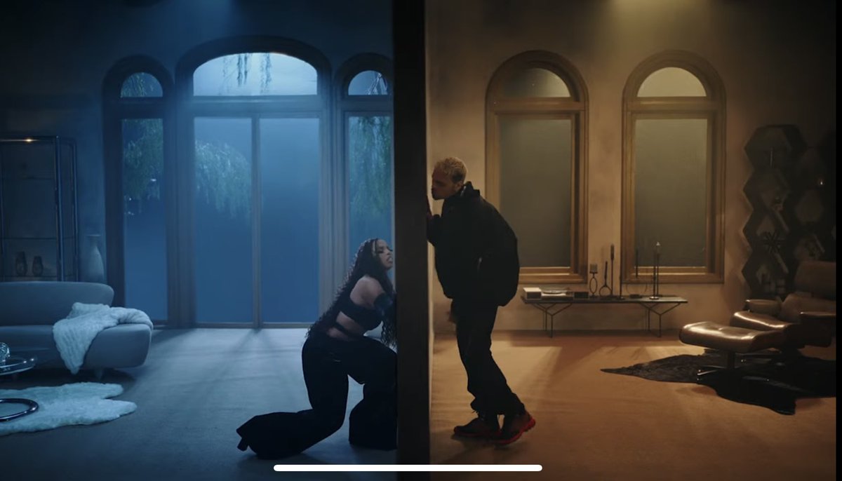 ShenyengU's tweet photo. Chris brown & Chloe brings back real R&B music. Cause why during this scene it feels so nostalgic r&b music video back in the days? #howdoesitfeels https://t.co/IiBrNFaD89