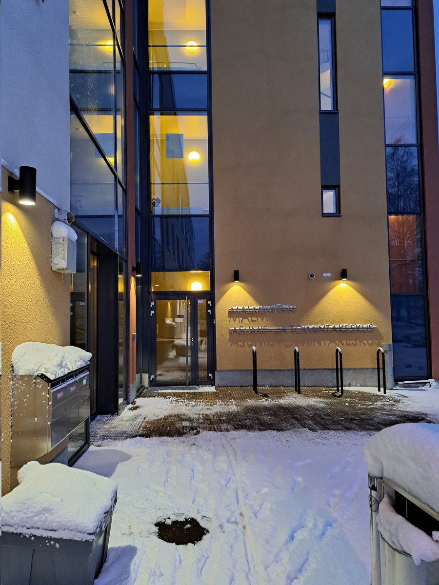 PYlitorma's tweet photo. Viimeinen (t)yövuoro Vantaalla tuli päätökseen. Haikein, mutta onnellisen innostunein mielin lähden kohti uutta seikkailua. Kiitos Malminiitty, olit hyvä. 🧡 @vakehyva https://t.co/oquXarrcZR