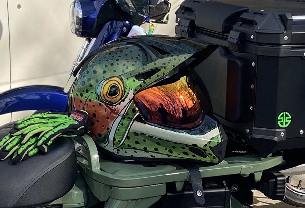 kero_plh41's tweet photo. ちょっとヤバい人の出来上がり🤣🤣🤣

最初、カエル🐸かと思ったら
ニジマス🐟

Bug Chucker 可愛いよー❤️

#icon  #afgmotosports
#VariantPro https://t.co/a3Iq8cx6y0