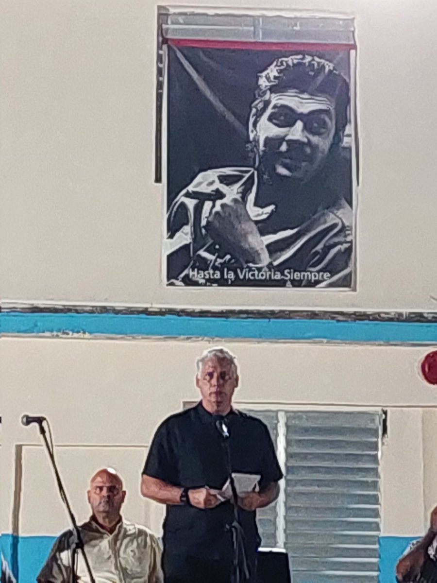 JorgeLSantana3's tweet photo. Fue un encuentro muy emotivo y lleno de enseñanzas, el que tuve la oportunidad de participar esta noche en la Secundaria Fé Del Valle con la Presencia de los Candidatos a Diputados de #SantaClara.
#YoSigoAMiPresidente @DiazCanelB
#ElVotoUnido por la Revolución. 
#MejorEsPosible https://t.co/DMy0rrTN16
