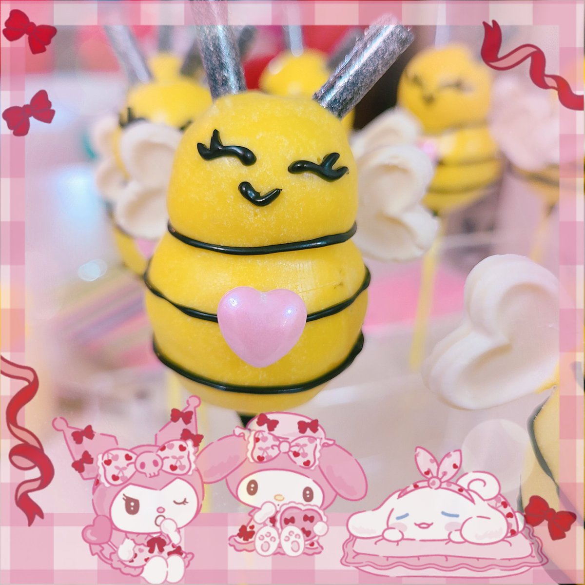 NinasNumNums's tweet photo. ᨳ᭬ cute bee cakepops⊹ ݁ ִ  ۫ 

˚ʚ🐝ɞ˚ 

  ( \ / )
(„• ֊ •„)・・‿︵‿୨  tags ୧‿︵‿

#cakepops #cakepop #bee #bees #valentine #valentines #baking #sweets #coquette #cute  #adorable #pink  #kawaii #baker #decorater #valentinesday #sanrio #february #cake #fyp #Trending https://t.co/7uD3iYU5Z9