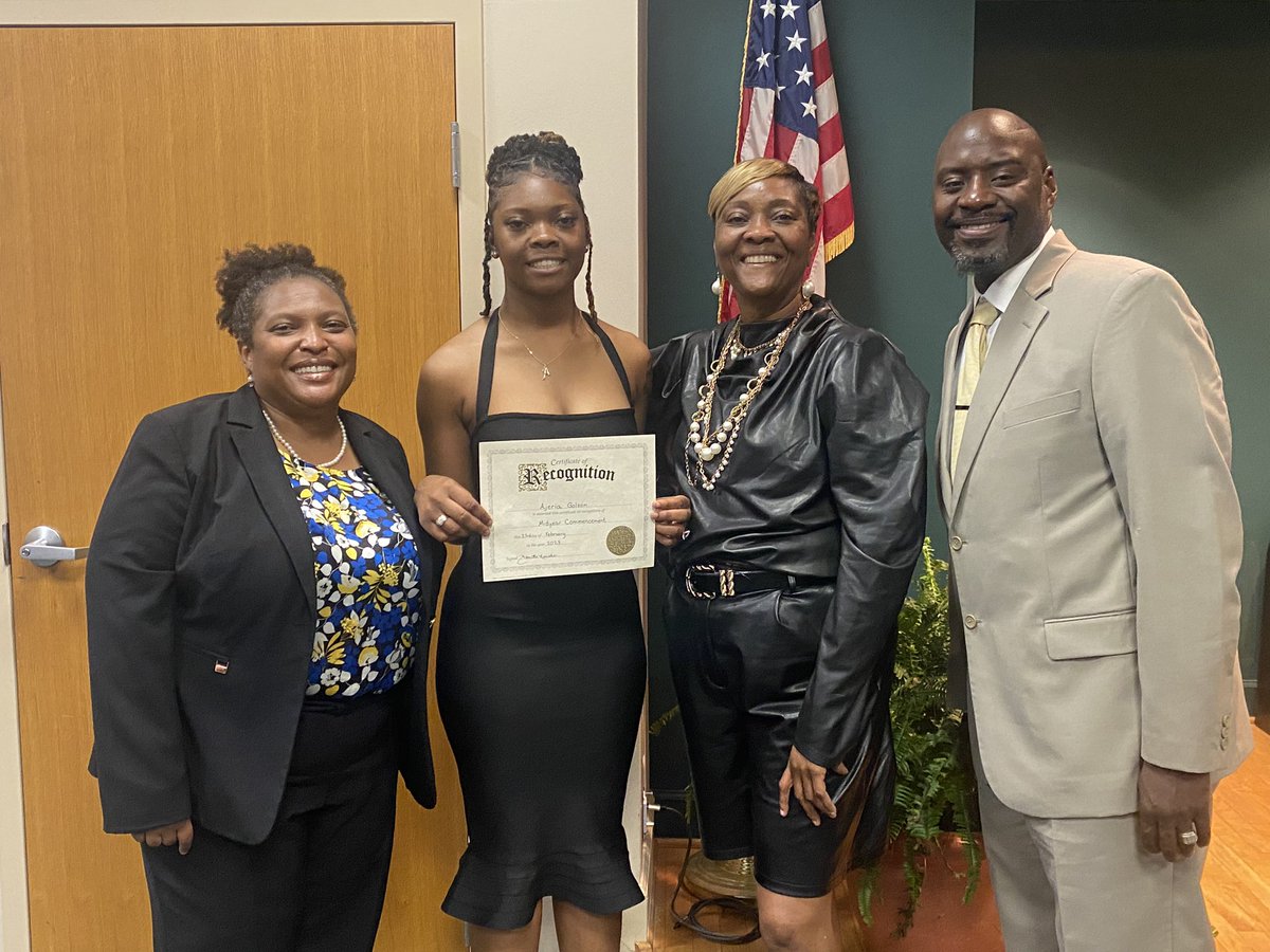 SaintsVirtualSC's tweet photo. Today, Saints Virtual Academy (SVA) hosted a sensational midyear commencement for  Ajeria Golson. This inaugural ceremony is monumental because it is the first time SVA has hosted a midyear commencement. We wish out high school graduate 🎓the best! @SelmaSchools https://t.co/pmwWyfJJY9