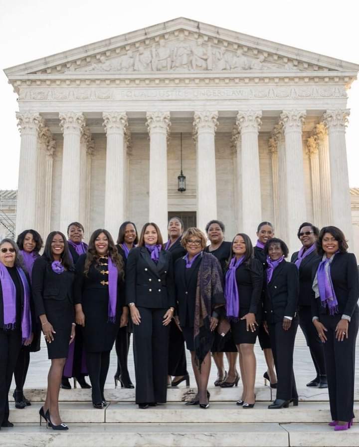 Yuh know sey we in dey!! 🇯🇲🇯🇲🇯🇲🇯🇲 4 of dem ah fi we! Rowe, Smith, Cheesman & Williams!! #Jamaica inna de highest court inna #USA!

A powHERful moment - 'I Do!'.. just like that. 12 #Blackwomen from The #FloridaBar sworn in to the highest court of this United States of America.
