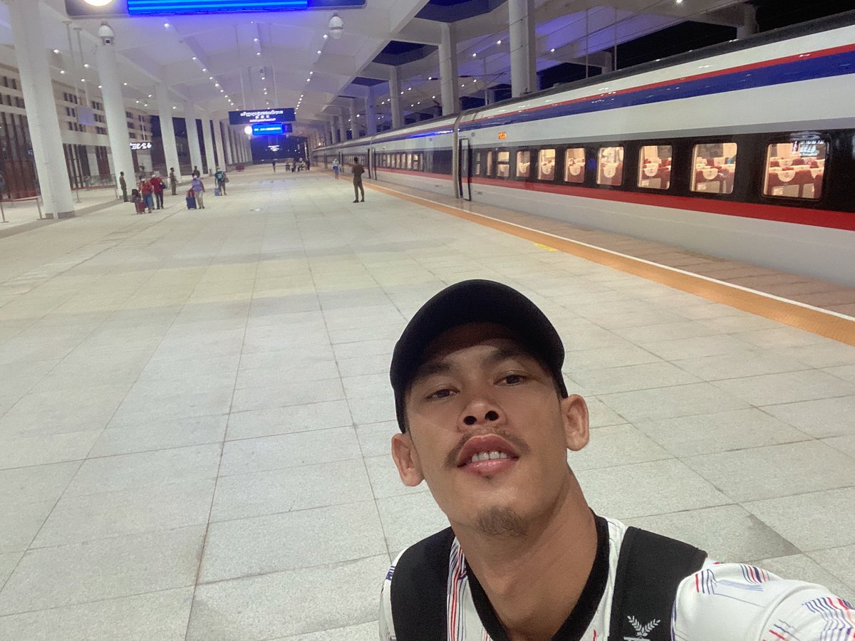 Giant110h's tweet photo. ເຈິກັນຫຼວງພະບາງ https://t.co/3t4MoroRYc