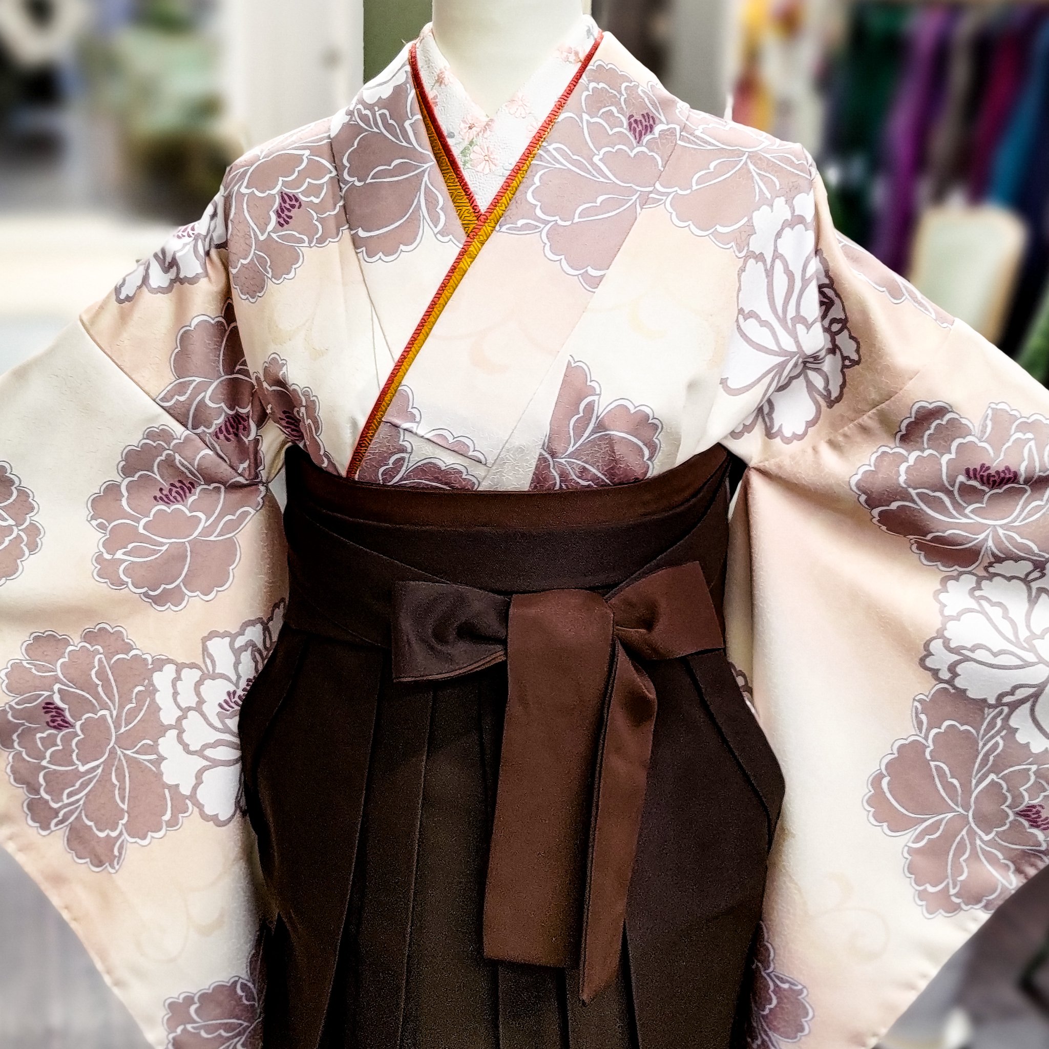 ボトムスス単品 訪問着 着物 桜 桑染色 金駒刺繍 紋入り 裄65.5 Ｍ～Ｌ