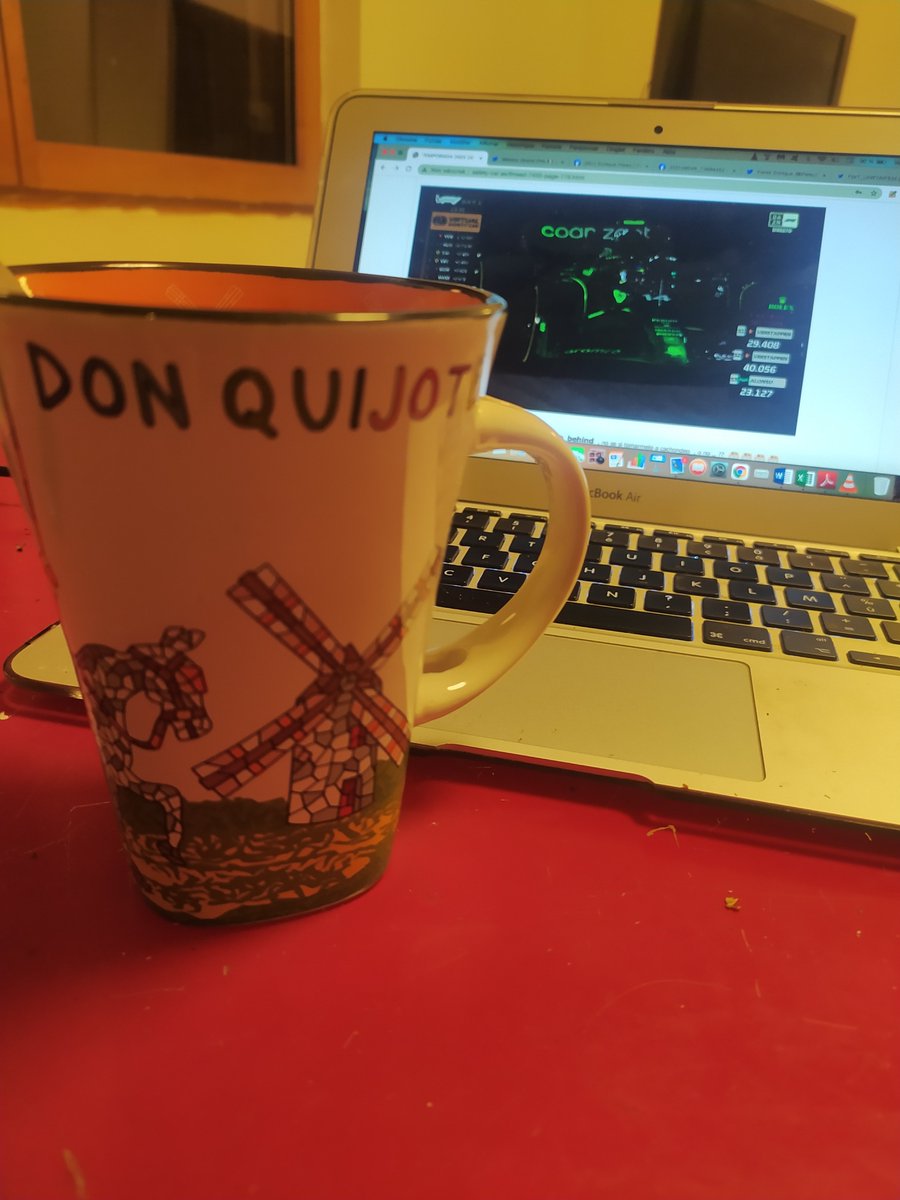 PerezEn13077894's tweet photo. Buenos días, hoy toca mercado y #F1Testing , café y buen humor que no son gigantes, son coches con un gigante dentro @alo_oficial #14AM💚 https://t.co/MXGw1Q9OzB