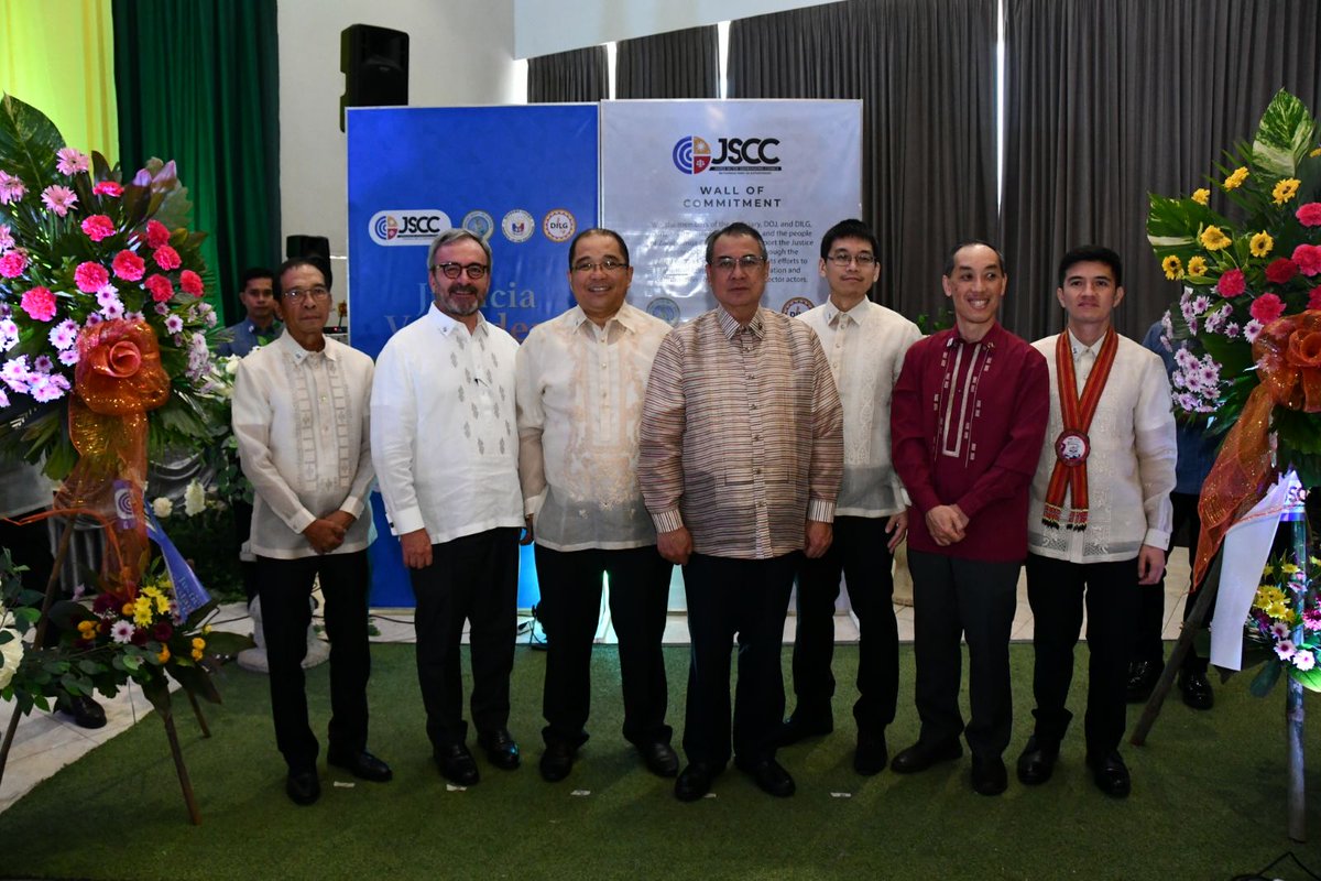 EUAmbPH's tweet photo. Honoured to be with CJ Gesmundo, @DOJPH Usec Vasquez, @DILGPhilippines Usec Villanueva & @zambocitygovt Mayor Dalipe as we launch the cityβs #JusticeZone. Pleased that through πͺπΊ #GOJUST we can help combat human trafficking w/c will be the focus of this 10th Justice Zone. https://t.co/8uVYDrQtfS