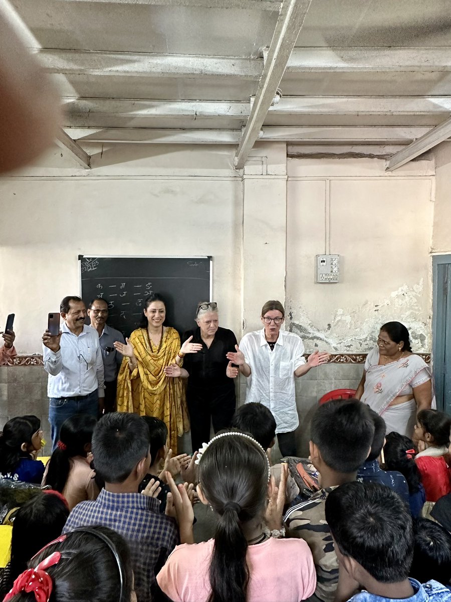 ROUBLENAGI's tweet photo. Happiness is - when your doll Neha gets you a chocolate from her pocket money 😊😍❤️
Fun day at @RNAFMUMBAI learning centre with my friends Majken & Nanna from Denmark in Mumbai.
#QualityEducation #children #EducatingThroughArt #EqualityNotCharity @MisaalMumbai https://t.co/xNP9gYs1u9