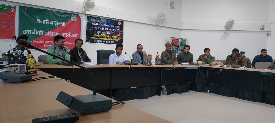 cdo_pauri's tweet photo. A Techical Training program was organized (on the directions of CCF fire) in Pauri with stakeholders from Garhwal, Rudraprayag, Lansdowne, civil soyam and SC by Uttarachal communications. Program was coordinated by Garhwal Division.
#vikasvibhagpauri https://t.co/jpnCfrYAyn