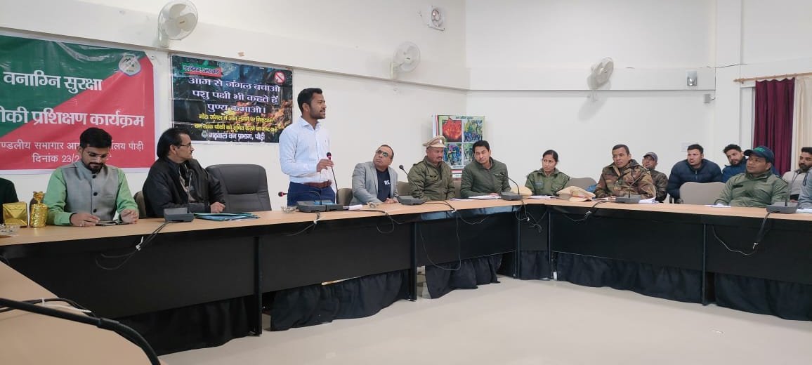 cdo_pauri's tweet photo. A Techical Training program was organized (on the directions of CCF fire) in Pauri with stakeholders from Garhwal, Rudraprayag, Lansdowne, civil soyam and SC by Uttarachal communications. Program was coordinated by Garhwal Division.
#vikasvibhagpauri https://t.co/jpnCfrYAyn