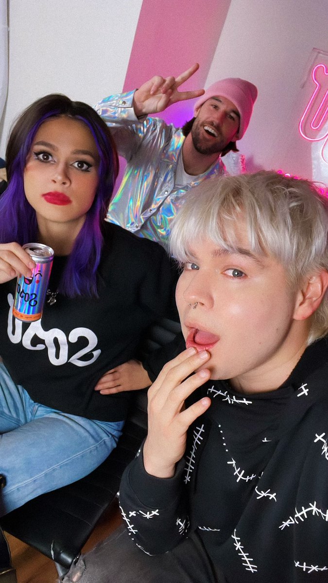 started a lil late but we’re here! first stream in the soso office 🎉
twitch.tv/sososakesoda