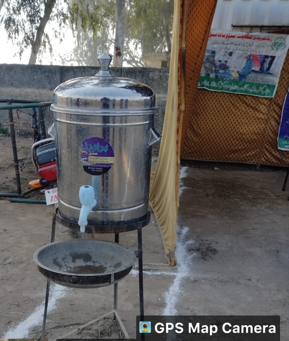 Pcmmdc's tweet image. گوجرانوالہ ڈویژن میں پنجاب کیٹل مارکیٹ مینجمنٹ اینڈ ڈویلپمنٹ کمپنی کی جانب سے مویشی منڈی ایمن آباد میں شکایت سیل،معلومات سیل،ویٹرنری کیمپ،فائرفائیٹنگ پوائینٹ،جانوروں کے لیے تازہ چارہ،پینے کا صاف پانی، وسیع کارپارکنگ سمیت دیگر سہولیات فراہم کی جارہی ہیں۔انتظامیہ #lgcd #govofpunjab