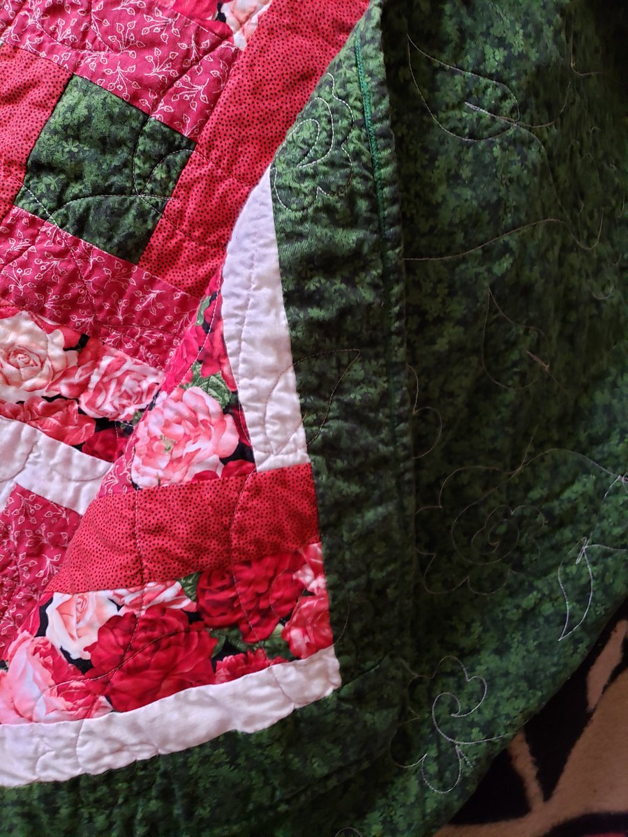 quilts_more's tweet image. Rose Lattice Quilt, Roses, Red, Pink, Green, Flowers, Floral, Traditional Quilt, Sofa Quilt, Sofa Blanket, Chair Throw, Handcrafted Quilt tuppu.net/96a84575 #Etsy #ImagineQuiltsAndMore #PatchworkQuilt