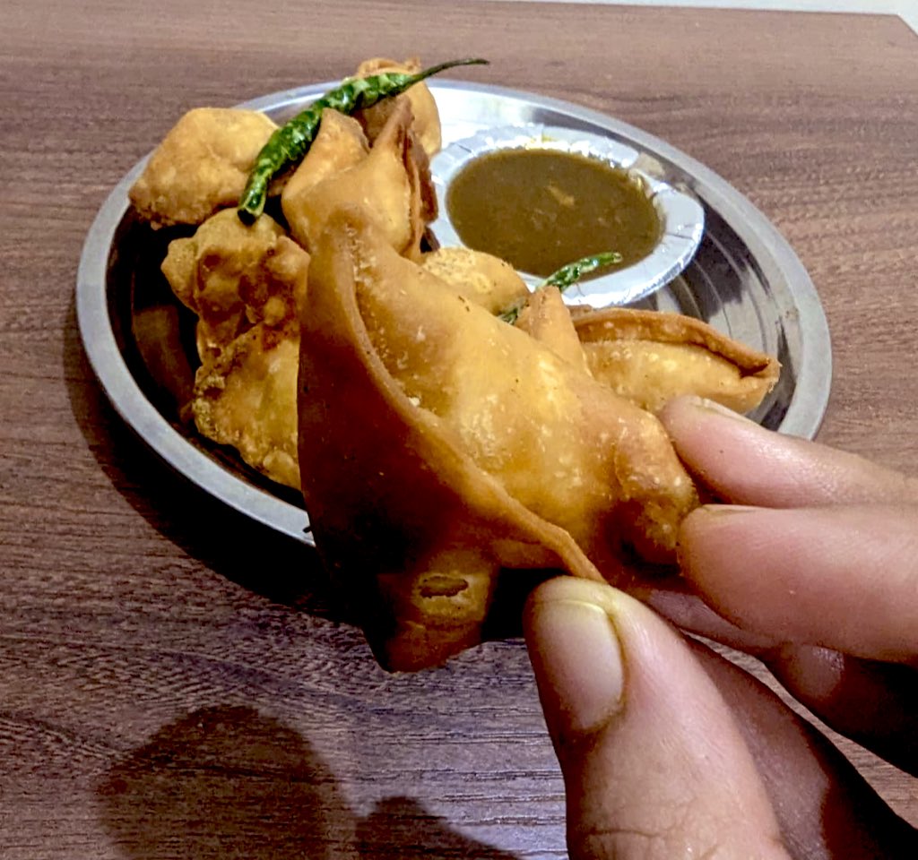 CookiteasyRecip's tweet image. Morning special Samosa Chutney #yummy 
.
#samosa #aloosamosa #imlichutney #samosachutney #morningspecial #eveningsnacks #Indiandish #delicious 
@CookiteasyRecip