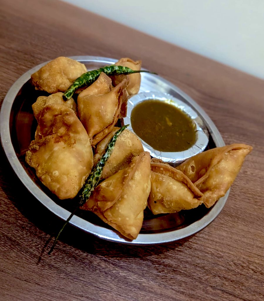 CookiteasyRecip's tweet image. Morning special Samosa Chutney #yummy 
.
#samosa #aloosamosa #imlichutney #samosachutney #morningspecial #eveningsnacks #Indiandish #delicious 
@CookiteasyRecip